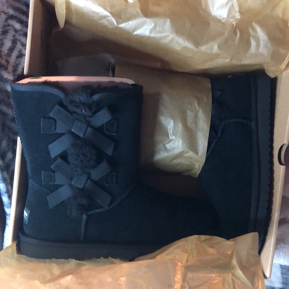 Sz. 8 W Victoria Short Koolaburra by UGGS - Picture 3 of 5